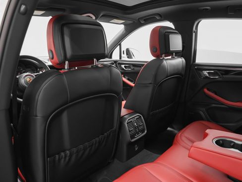 Certified 2026 Porsche Macan AWD/4WD image 43