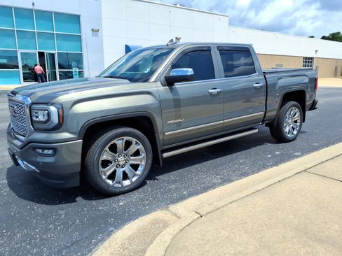 Used 2018 GMC Sierra 1500 Denali w/ Denali Ultimate Package AWD/4WD image 3