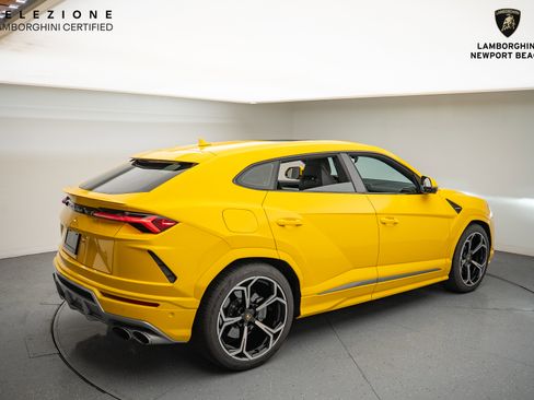 Used 2022 Lamborghini Urus image 18