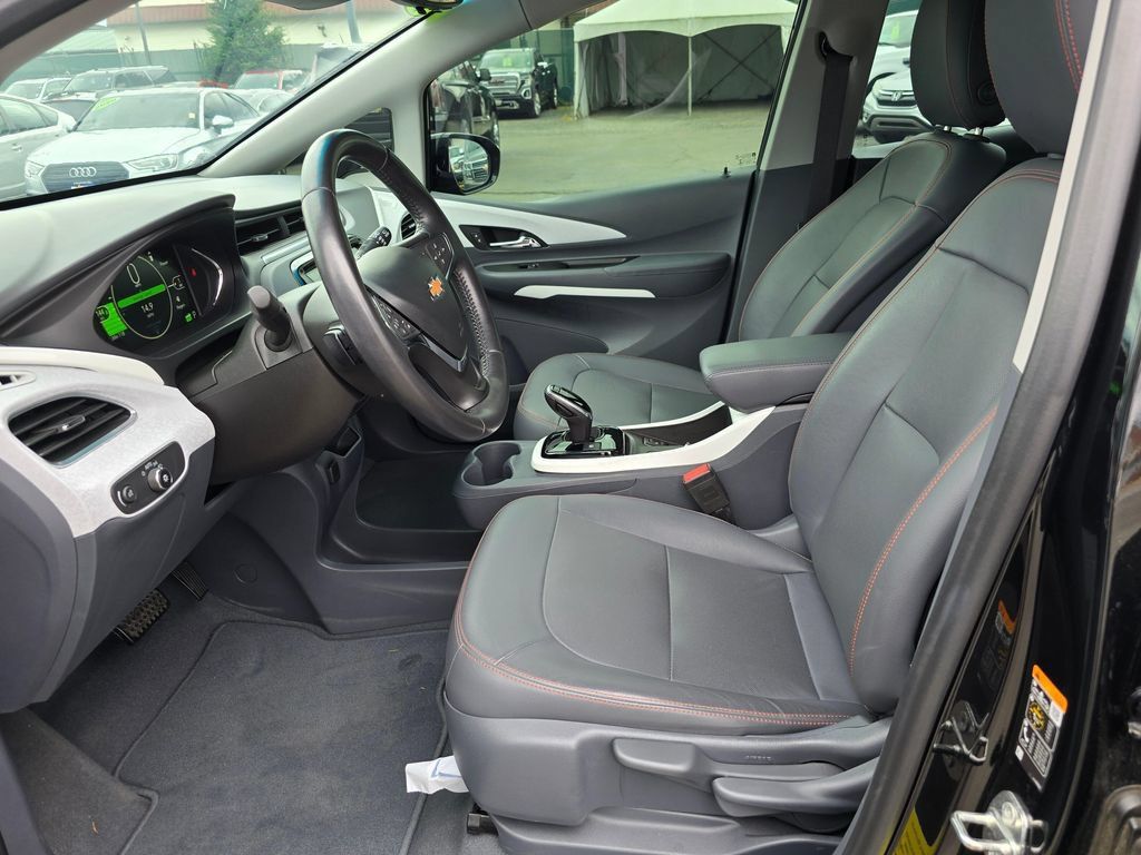 Used 2020 Chevrolet Bolt Premier w/ Infotainment Package FWD image 21