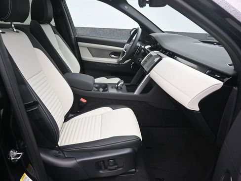 Used 2025 Land Rover Discovery Sport Dynamic SE image 10