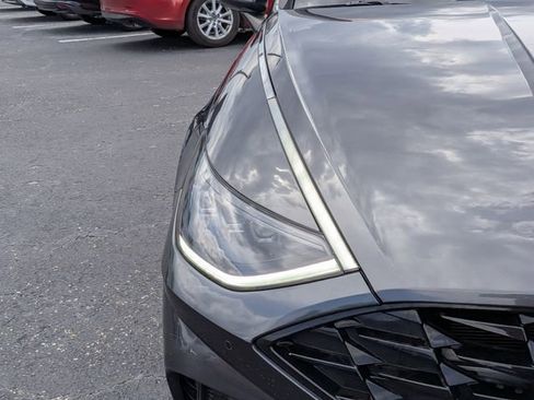 Used 2021 Hyundai Sonata Limited w/ Preferred Accessory Package FWD image 9