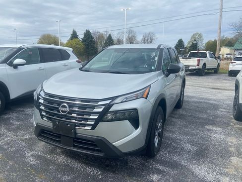 Used 2024 Nissan Rogue S AWD/4WD image 3