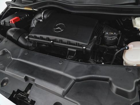 Used 2023 Mercedes-Benz Metris Passenger image 32
