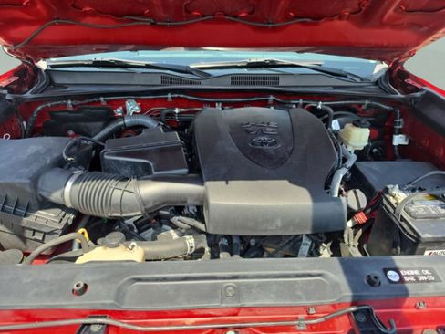 Used 2017 Toyota Tacoma SR5 w/ Tow Package RWD image 11