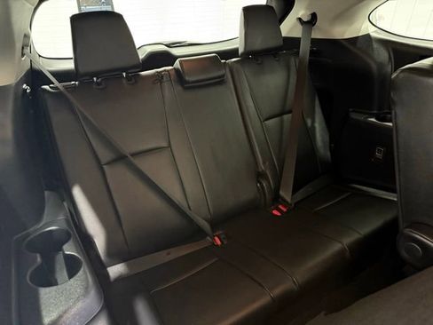 Used 2025 Toyota Highlander Platinum image 28