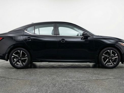Used 2025 Nissan Sentra SV FWD image 11