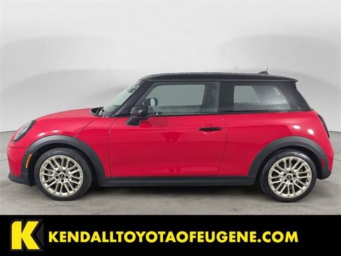 Used 2025 MINI Cooper 2-Door Hardtop image 2