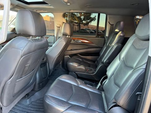 Used 2020 Cadillac Escalade ESV Luxury image 13