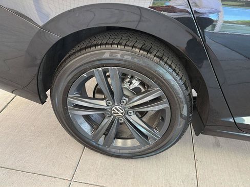 Certified 2024 Volkswagen Jetta SE w/ Panoramic Sunroof Package FWD image 11