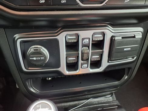 Used 2020 Jeep Wrangler Unlimited Sahara w/ LED Lighting Group image 8