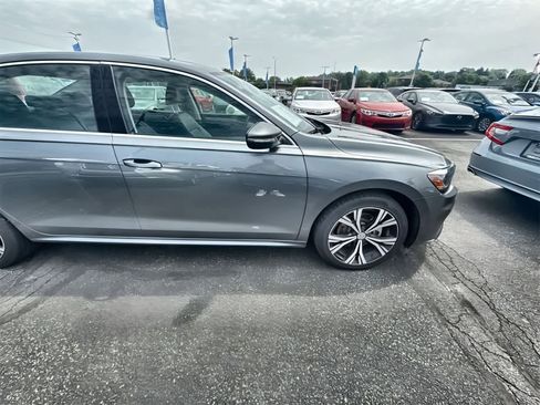 Used 2022 Volkswagen Passat 2.0T SE image 7