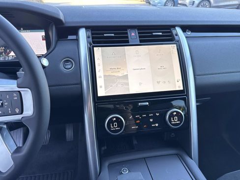 Certified 2025 Land Rover Discovery S image 26