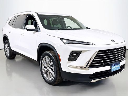 Used 2025 Buick Enclave Preferred image 3