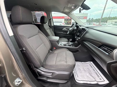 Used 2020 Chevrolet Traverse LT FWD image 10