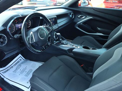 Used 2020 Chevrolet Camaro LT RWD image 7