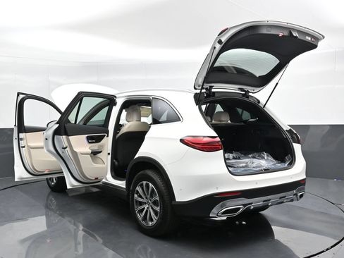Used 2025 Mercedes-Benz GLC 300 4MATIC image 53