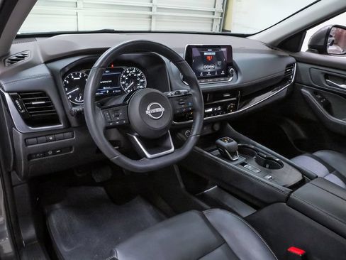 Used 2023 Nissan Rogue SL FWD image 2