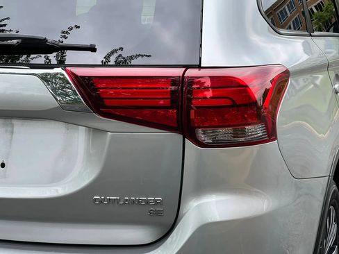 Used 2019 Mitsubishi Outlander SE FWD image 11