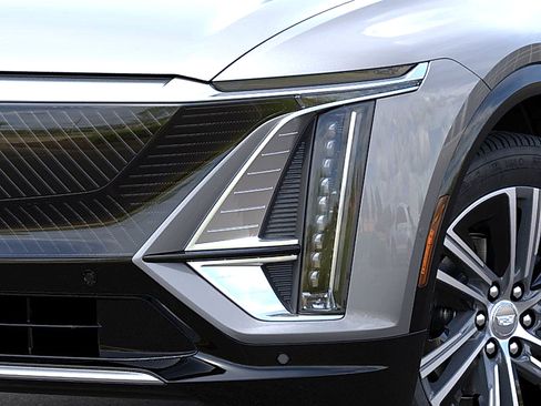 New 2026 Cadillac Lyriq Luxury AWD/4WD image 10