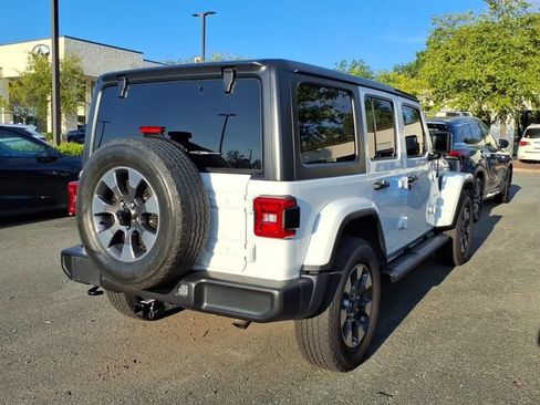 Used 2018 Jeep Wrangler Unlimited Sahara AWD/4WD image 7