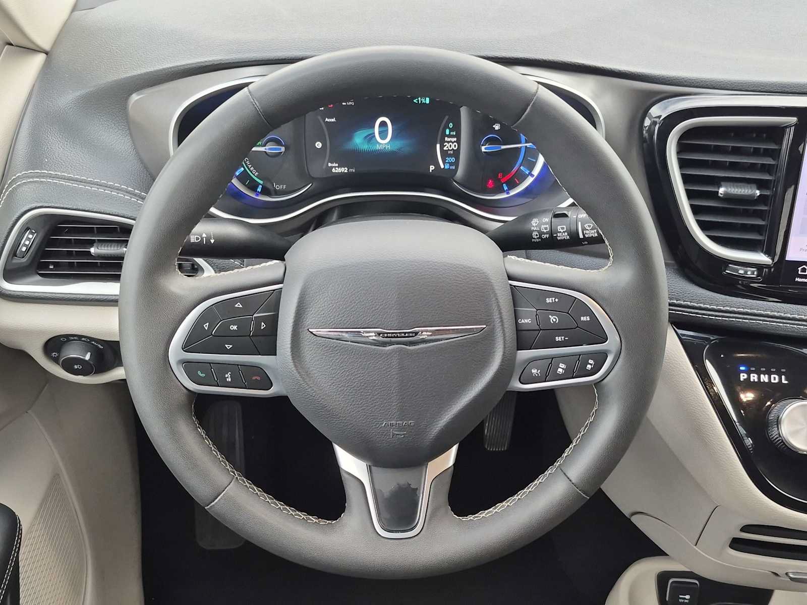 Used 2024 Chrysler Pacifica Limited FWD image 22