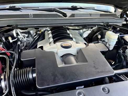 Used 2018 Cadillac Escalade ESV Premium Luxury AWD/4WD image 5
