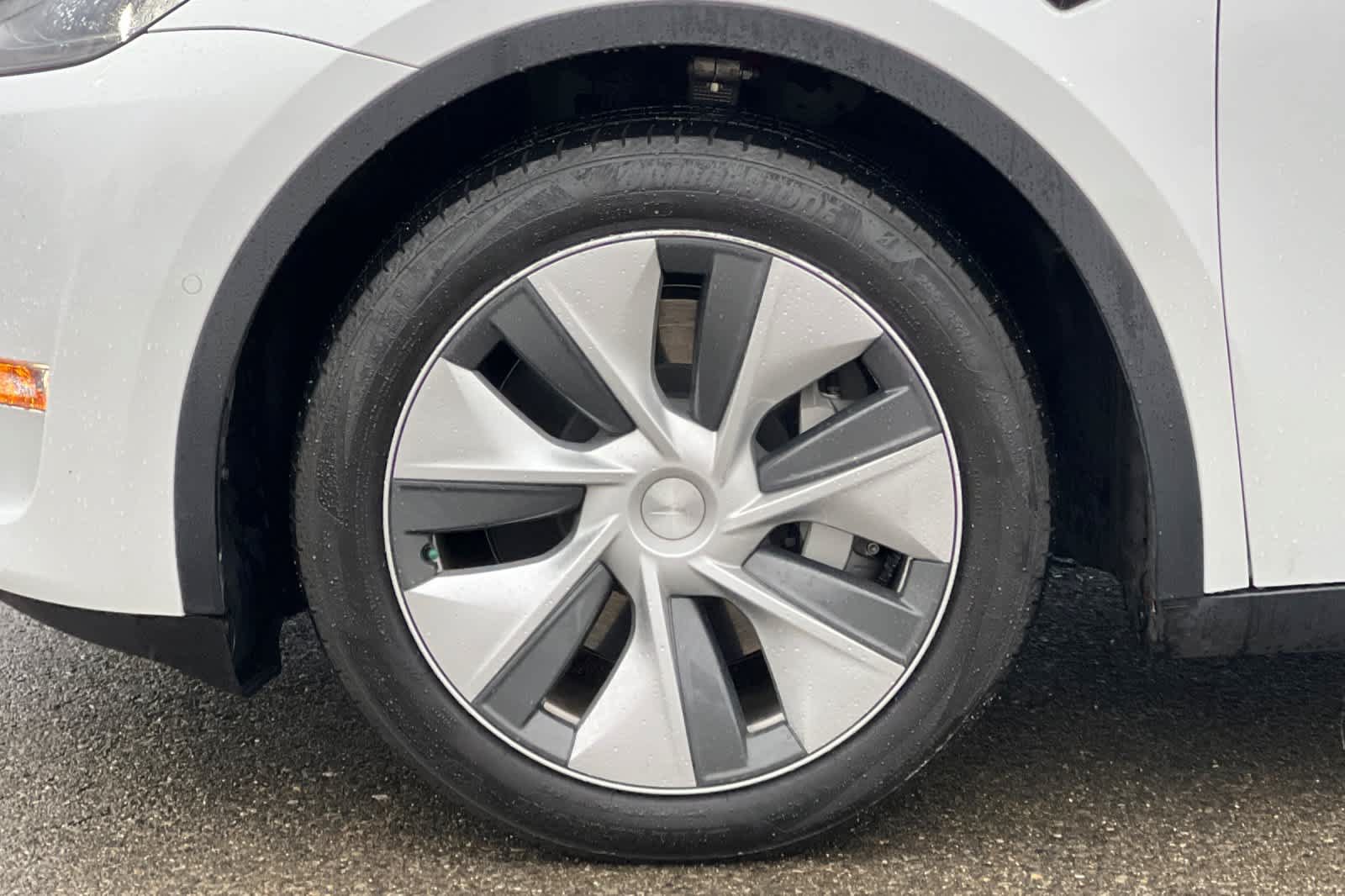 Used 2022 Tesla Model Y Long Range AWD/4WD image 13