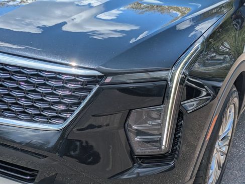 Used 2025 Cadillac XT4 Premium Luxury FWD image 9