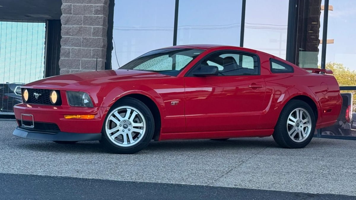 Used 2005 Ford Mustang GT Premium RWD image 3