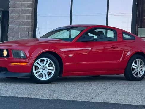 Used 2005 Ford Mustang GT Premium RWD image 3