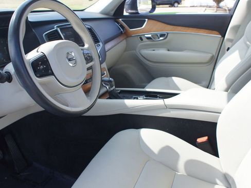 Used 2021 Volvo XC90 T6 Momentum w/ Advanced Package image 17