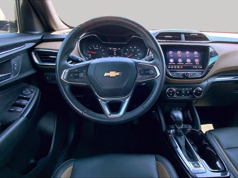 Used 2021 Chevrolet TrailBlazer ACTIV w/ Convenience Package FWD image 6