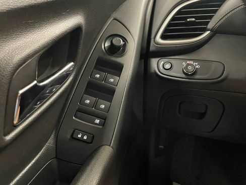 Used 2017 Chevrolet Trax LT w/ LT Convenience Package FWD image 31