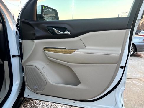 Used 2018 GMC Acadia Denali w/ Technology Package image 19