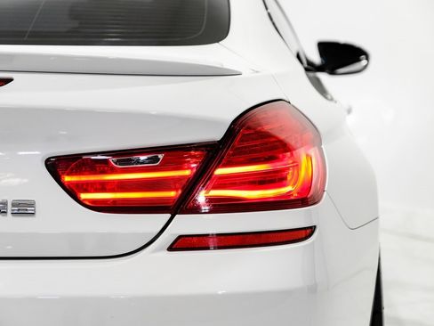 Used 2017 BMW M6 Coupe image 39