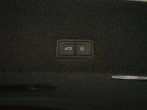 Used 2019 Lamborghini Urus AWD/4WD image 34