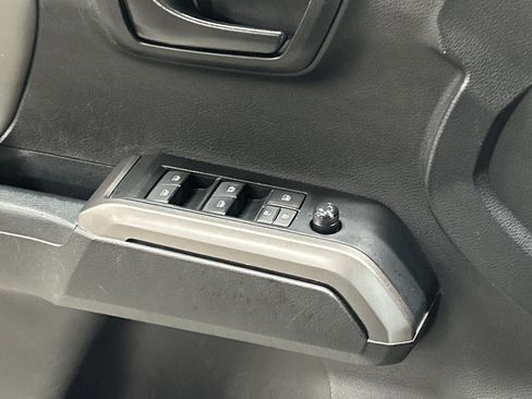 Used 2022 Toyota Tacoma SR5 w/ Technology Package AWD/4WD image 15