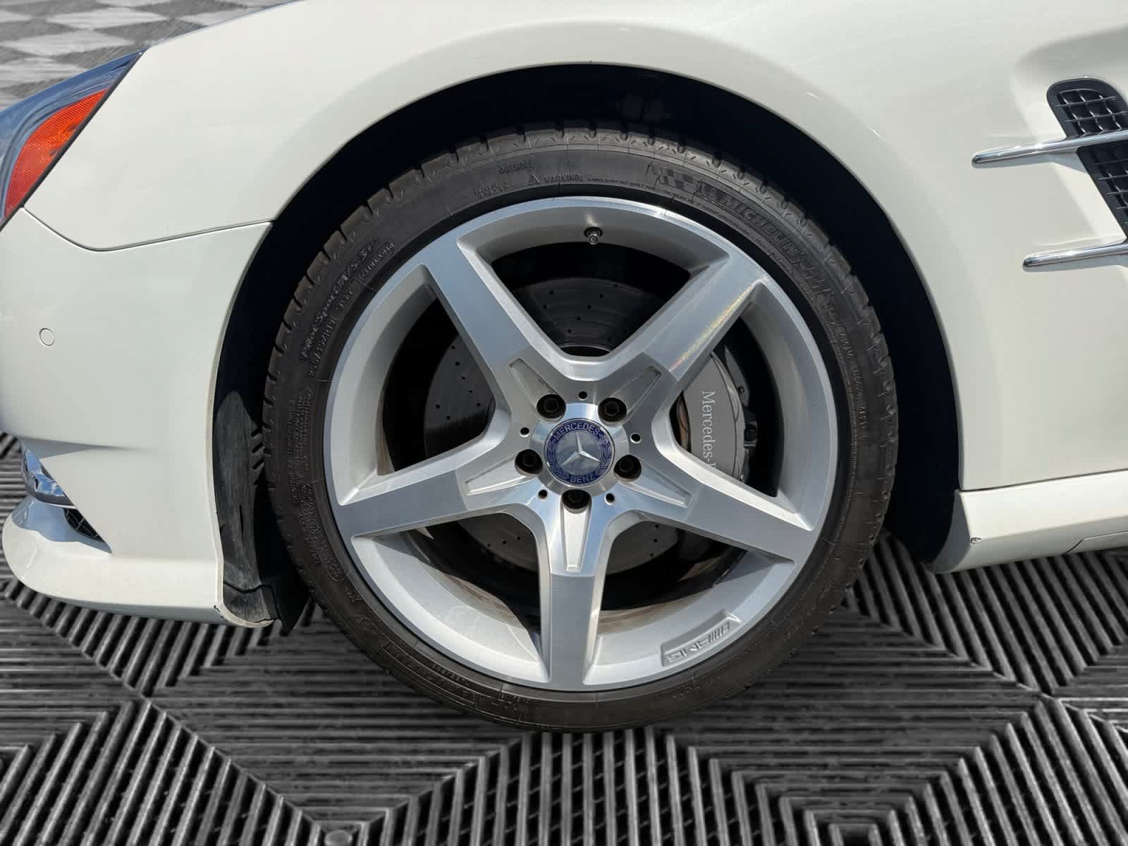 Used 2015 Mercedes-Benz SL 550 image 9