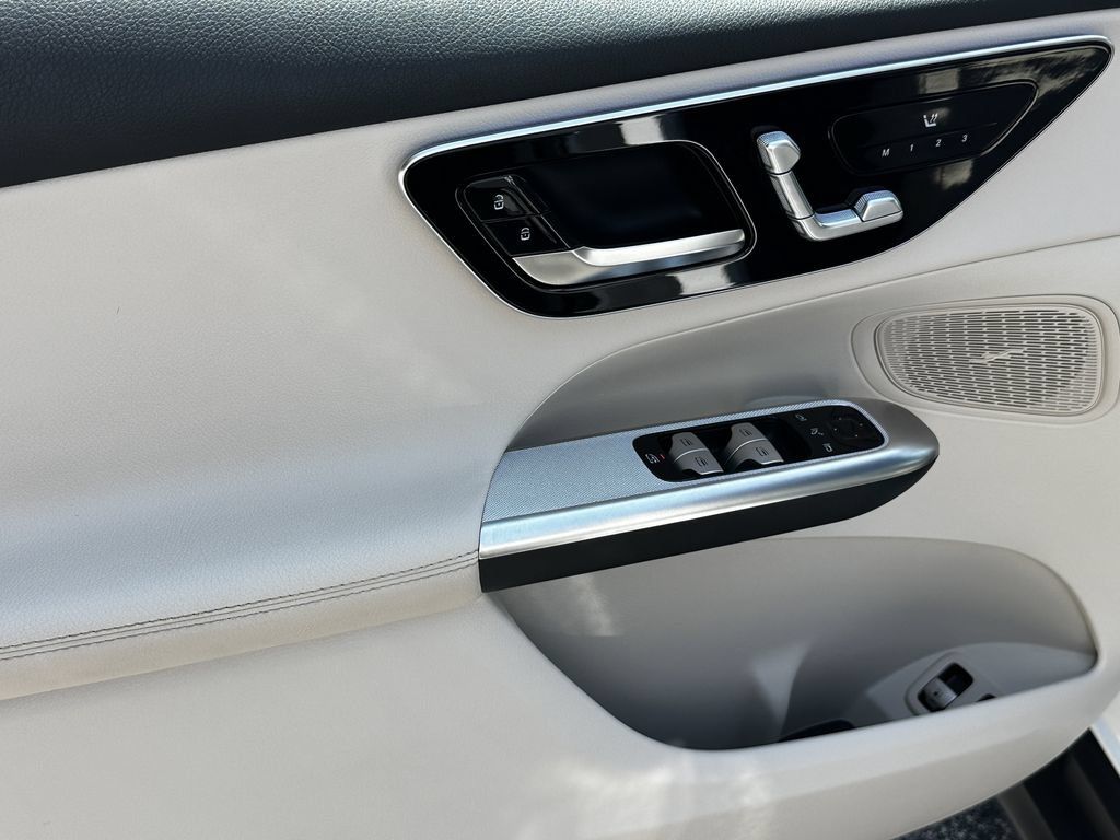 Certified 2025 Mercedes-Benz GLC 350e 4MATIC image 11