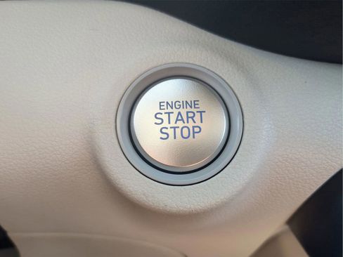 New 2025 Hyundai Venue Limited image 38