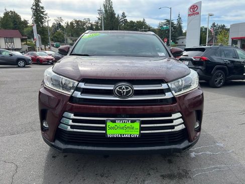 Used 2019 Toyota Highlander Limited Platinum AWD/4WD image 2