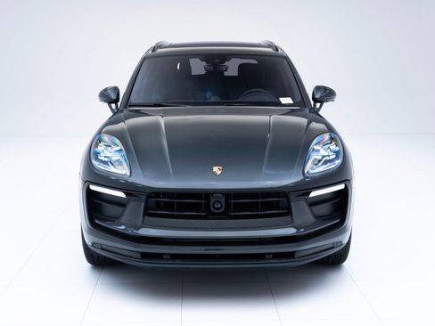 Certified 2025 Porsche Macan image 6