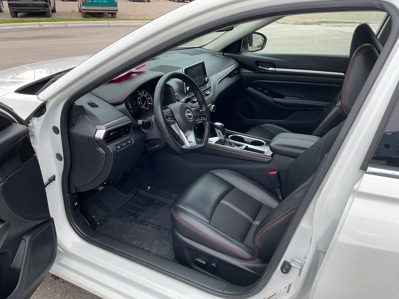 Used 2025 Nissan Altima 2.5 SR FWD image 14