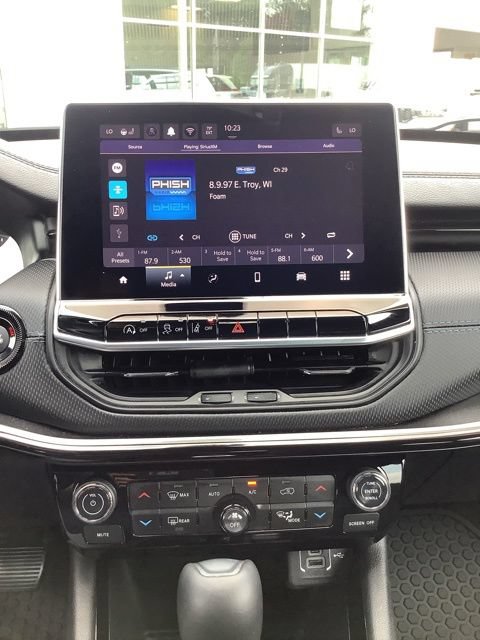 Certified 2025 Jeep Compass Latitude w/ Convenience Group AWD/4WD image 20