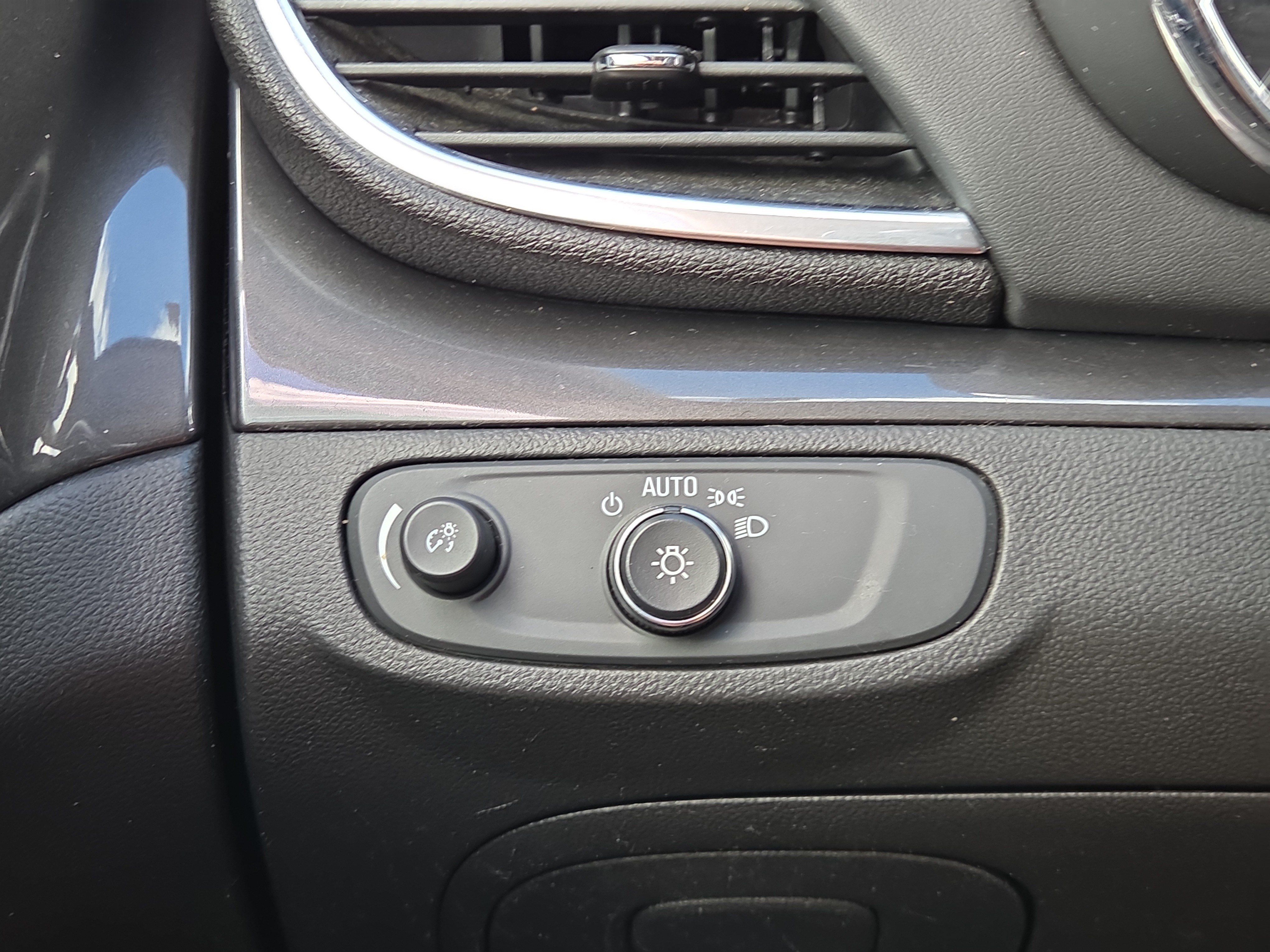 Used 2020 Buick Encore Preferred w/ Safety Package FWD image 19
