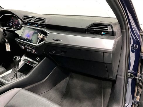 Used 2020 Audi Q3 2.0T Premium image 19