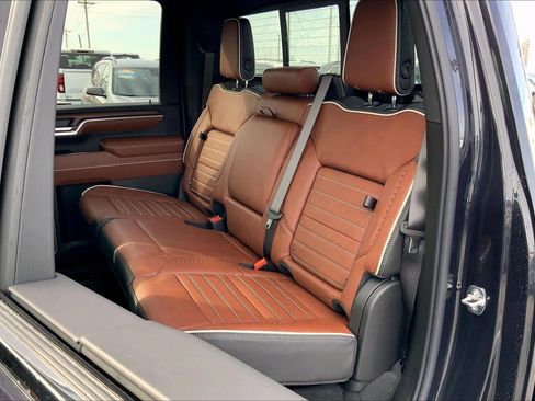 New 2026 GMC Sierra 2500 Denali Ultimate w/ LPO, Black Badging Package image 9