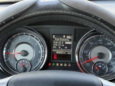 Used 2014 Chrysler Town & Country Touring-L w/ Driver Convenience Group FWD image 22