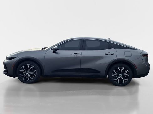 Used 2023 Toyota Crown Limited image 2